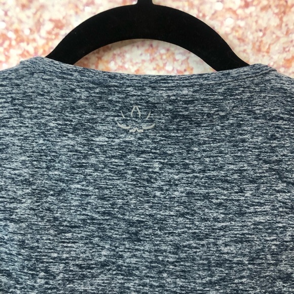 🦄SOLD🦄m Beyond Yoga Twist Performance Tank - Picture 6 of 8